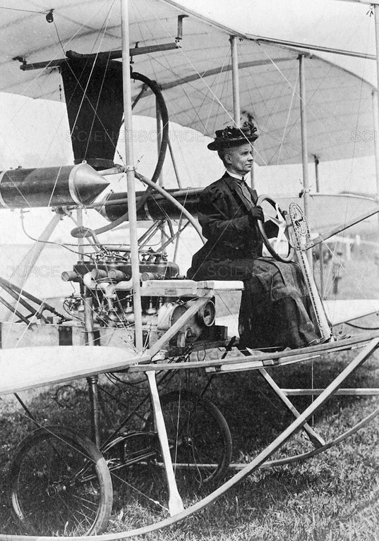 Lilian Todd, la première femme à concevoir un avion (New York, 1909).
