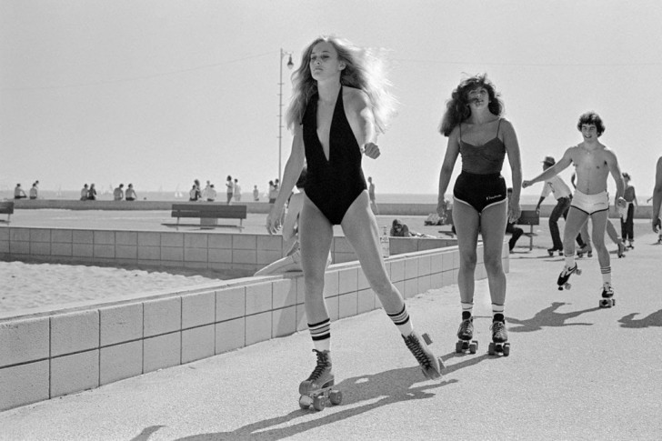 Rolschaatsen op Venice Beach, California, 1980.