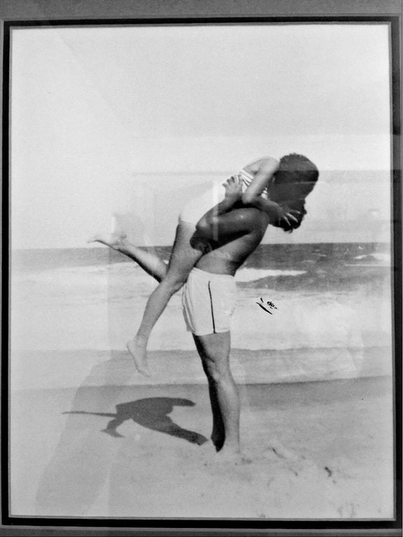 Démonstration d'affection au bord de la mer, 1954.