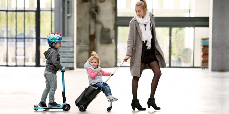 3. Voyager avec des enfants n'a jamais été aussi confortable (et amusant) avec cette valise / poussette.