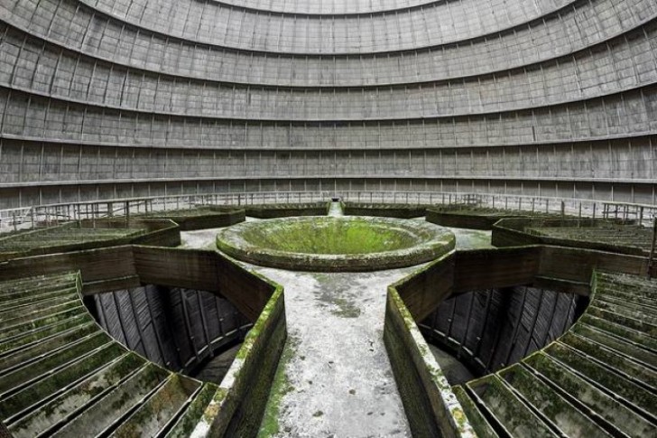 3. Tour de refroidissement de la plus grande centrale au charbon en Belgique.