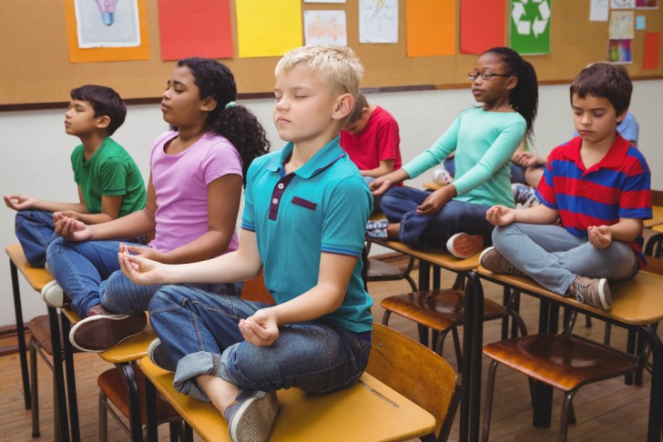 Siempre son mas las escuelas donde se practica la meditacion: un periodo de silencio y reflexion hace bien a los niños y ya ha mejorado los resultados escolares.
