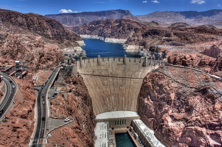 6. Vader en zoon komen om bij de aanleg van de Hooverdam