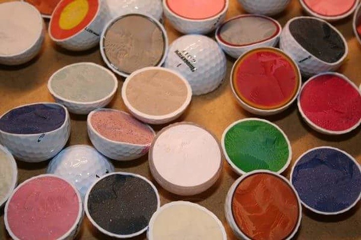 8. Même l'intérieur des balles de golf est curieux, on ne s'attendait pas à autant de couleurs !
