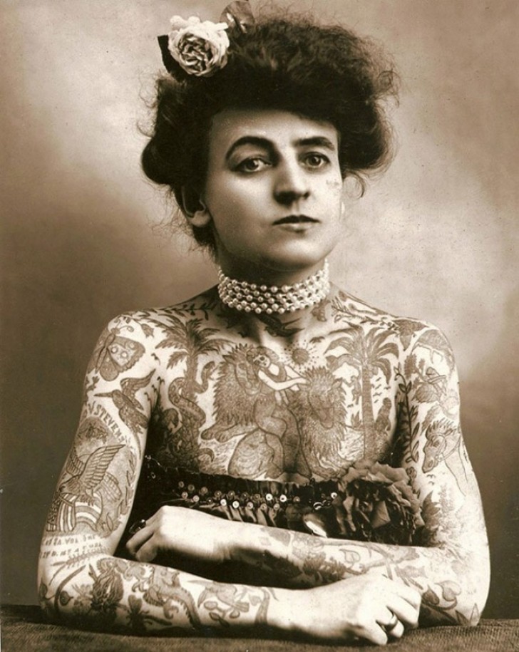 Maude Wagner, die erste Frau, die in den USA tätowierte und 1907 ihren Beruf daraus machte