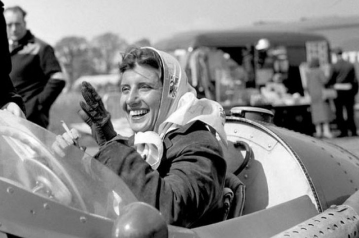 Maria Teresa de Filippis, italienische Fahrerin, die erste in der Geschichte, die in den 60er Jahren an Formel-1-Rennen teilnahm