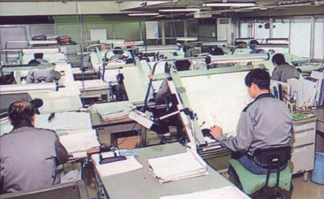 De eerste versie van AutoCAD kwam uit in 1982, maar werden ze in de tekenkamers pas na tien jaar de norm.
