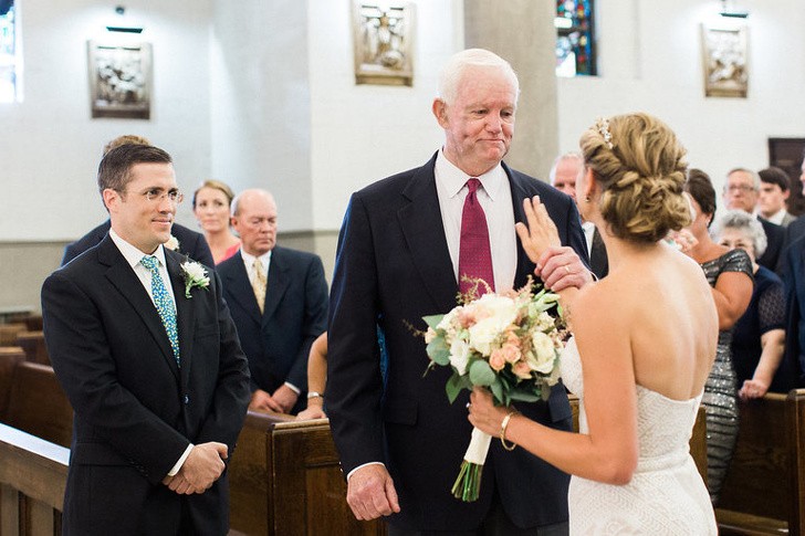 16 A father dies and donates his heart and 10 years later the man who received his heart accompanies the donor's daughter to the altar!