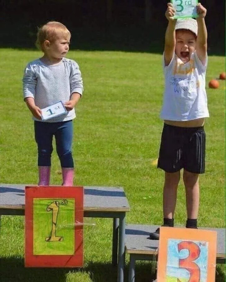 20. Alegria y felicidad son elecciones, que son regaladas o vividas.