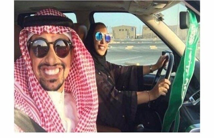 3. This Saudi man is teaching his wife how to drive after Saudi Arabia has finally eliminated the ban on women driving.