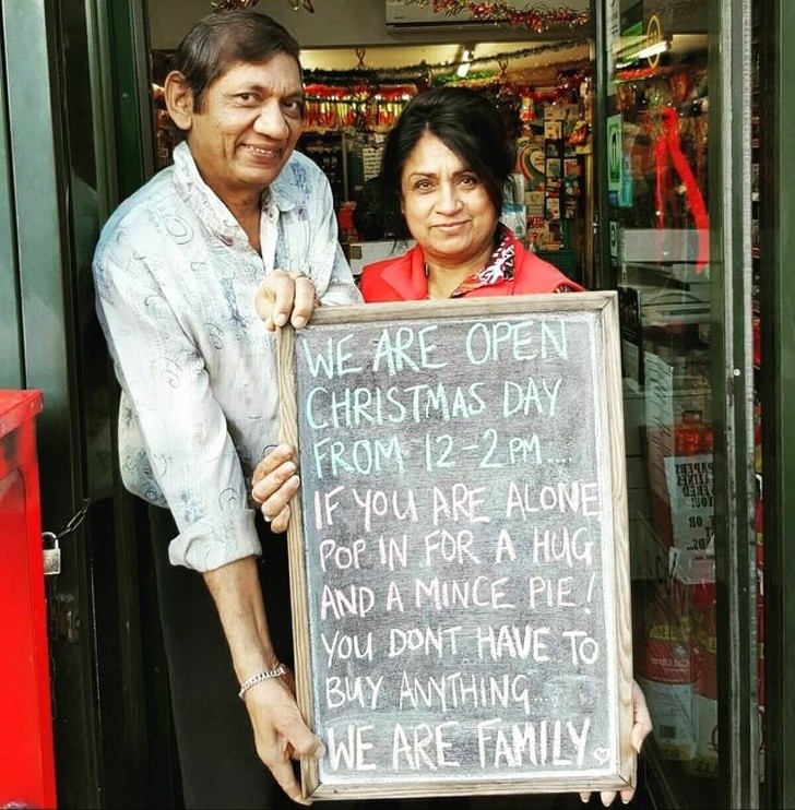 5. This couple offers a hug and a holiday dessert to those who will spend Christmas Eve alone. They display the true spirit of Christmas and the holiday season with this simple and all-embracing gesture.