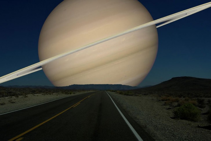 13. Ecco come apparirebbe Saturno se si trovasse al posto della Luna