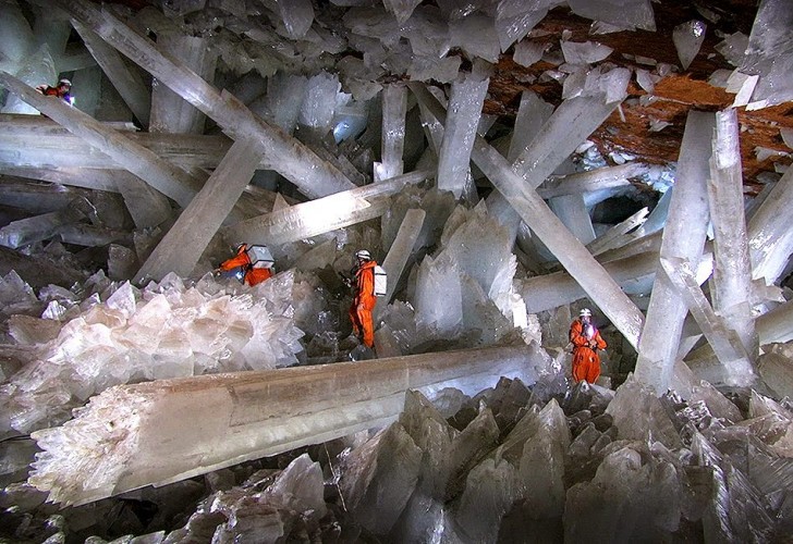 9. Die Kristallhöhle von Mexiko ist der Ort an dem man die größten Kristalle der Welt findet