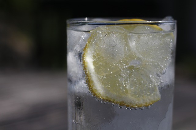 Water en citroen is gezond, maar pas op voor de hoeveelheden.