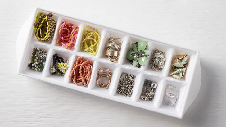 An ice cube tray used as jewelry box? What a good idea!