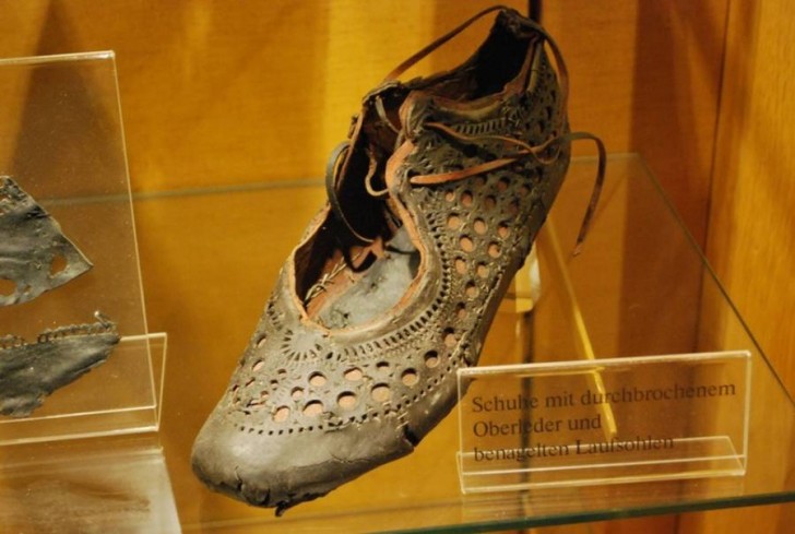 La scarpetta è stata ritrovata nell'area archeologica di Saalburg, dove secoli fa sorgeva un forte romano.