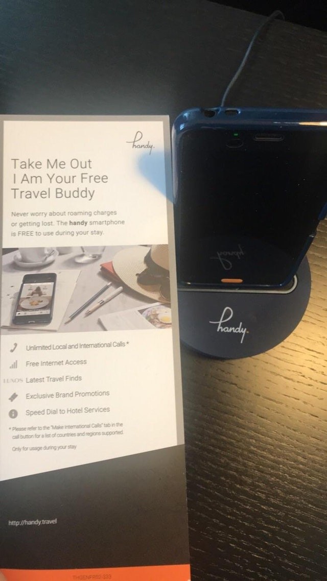 8. "Il mio hotel offre un cellulare da viaggio con chiamate e internet gratis."