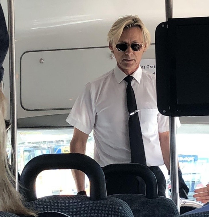8. Deze buschauffeur ziet er net zo uit als David Bowie