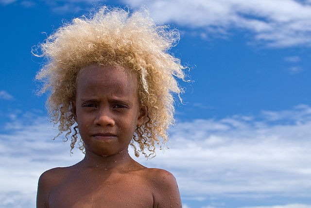 Blond haar onder de inheemse volken van Melanesië
