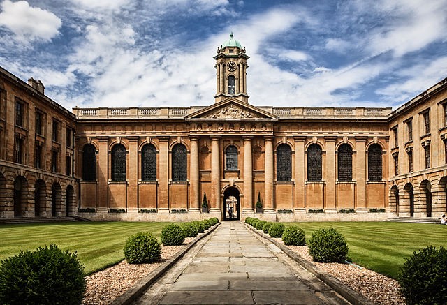 4. L'Université d'Oxford, la quatrième plus ancienne d'Europe, a été fondée en 1096, trois siècles avant la fondation de l'Empire aztèque (1428).