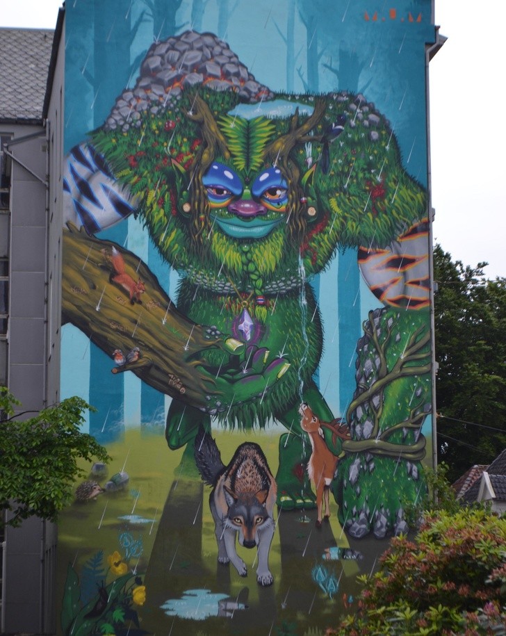 "Dit is de muurschildering op de achterkant van mijn hotel in Noorwegen. Deze regenachtige dag neemt een andere wending!"