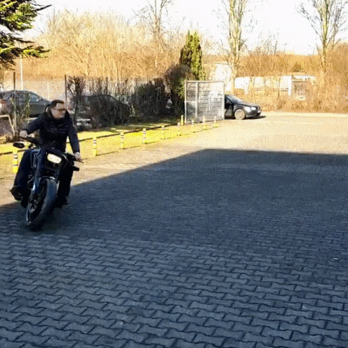 5. Un mini-garage pour motos... Excellent !