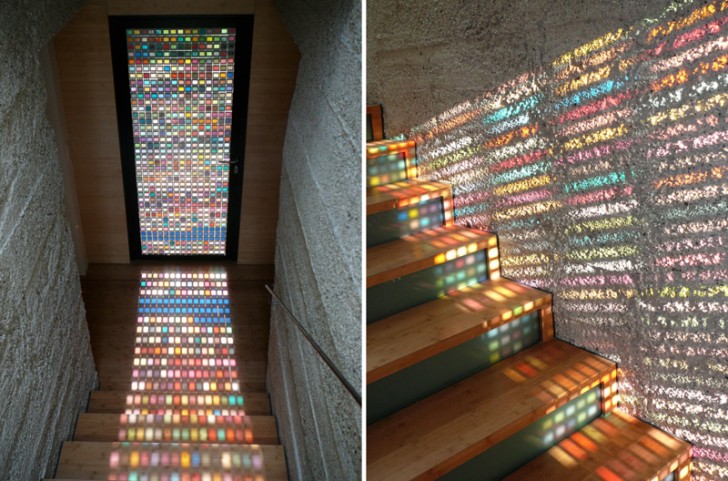 10. Un finestra a mosaico colorato.