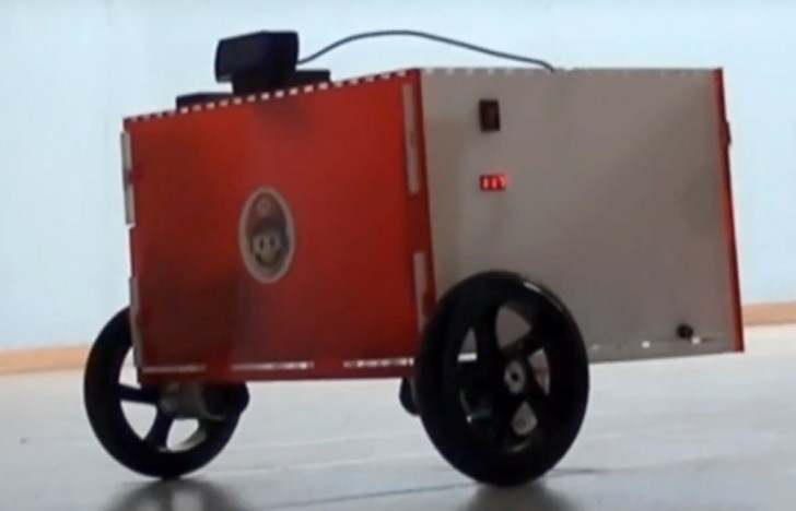 Gli studenti di un liceo inventano un robot per aiutare i nonni durante le mansioni quotidiane - 1