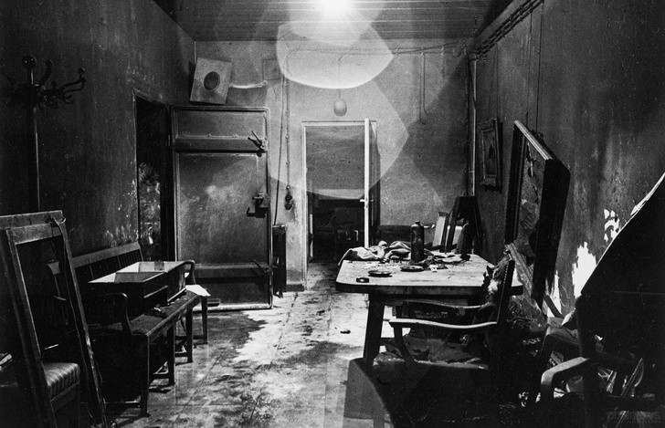 13. L'intérieur du bunker d'Adolf Hitler, juste après l'invasion des alliés.