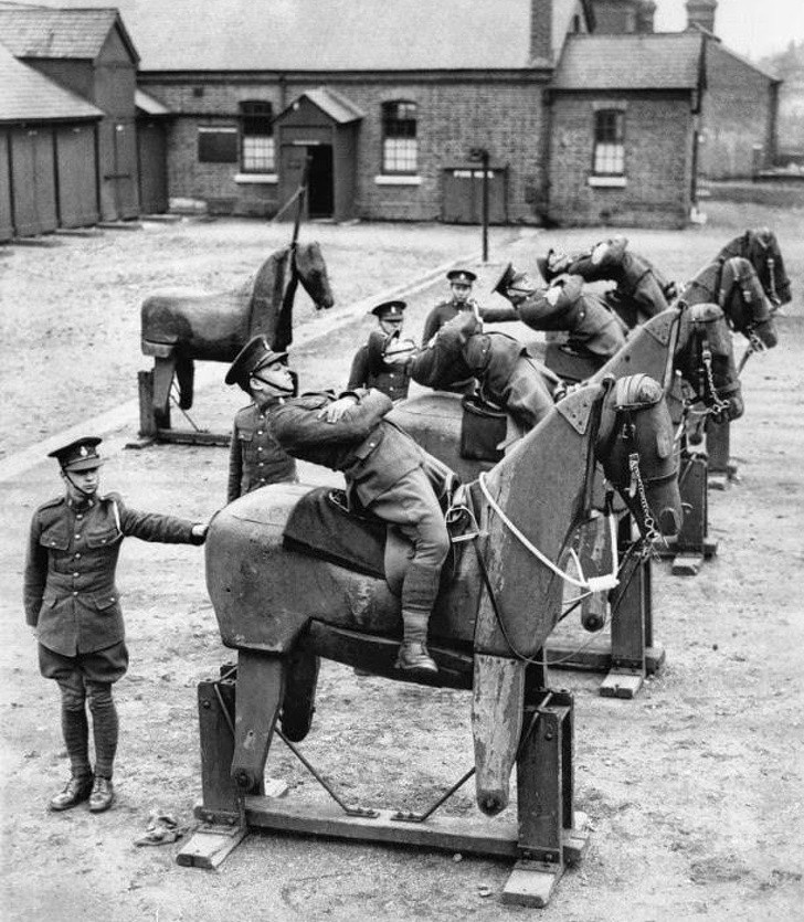 5. Ausbildung von Reitern in England, 1935.
