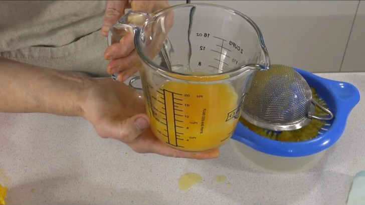 Squeeze the oranges, filter the juice, and keep only the liquid part.