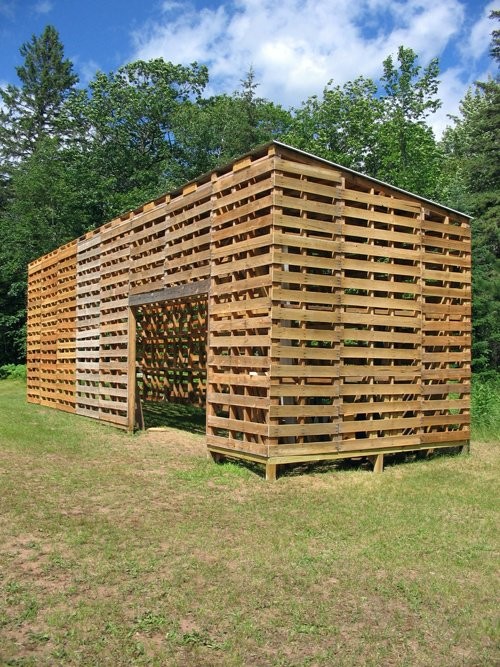 2. Some do-it-yourself enthusiasts can even create building structures, to be used as greenhouses or gazebos.