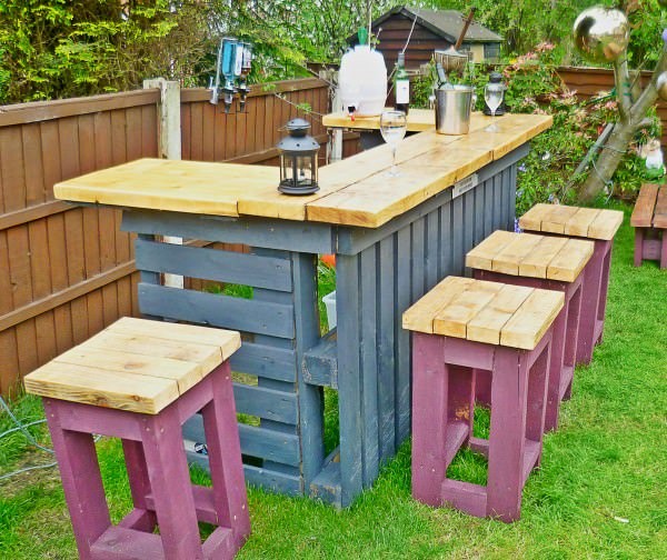 5. Ideas for a functional garden never end! Here is a corner bar built with wooden pallets at almost zero cost.