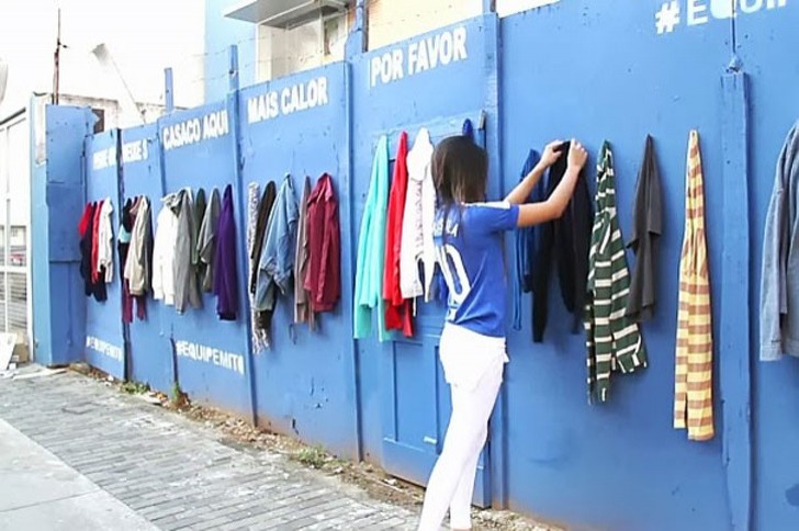 9. Eine Wand, um Kleidung für Menschen in Not zu spenden...