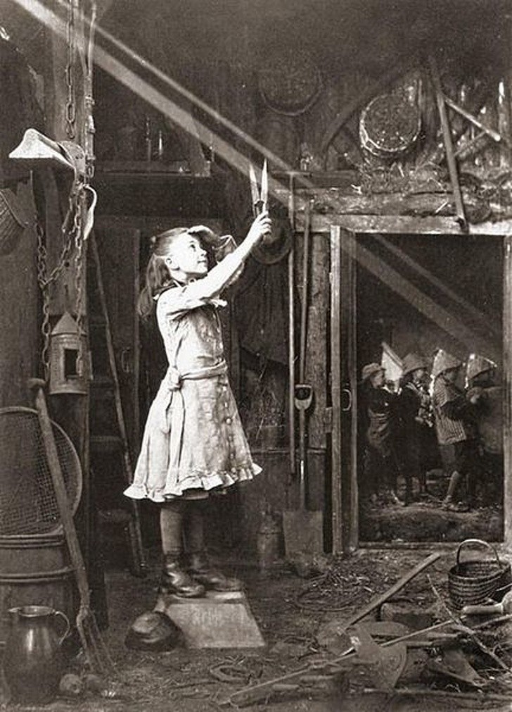 2. Una bambina cerca di tagliare un raggio di luce, 1886