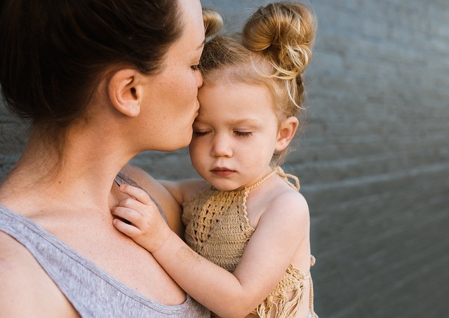 8 Lektionen, die eine tapfere Mutter ihrer Tochter beibringt.