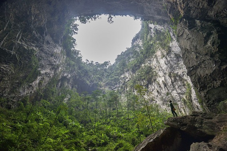 Photo 6. Les grottes d'Er Wang Dong (Chine) et de Hang Son Doong (Vietnam)