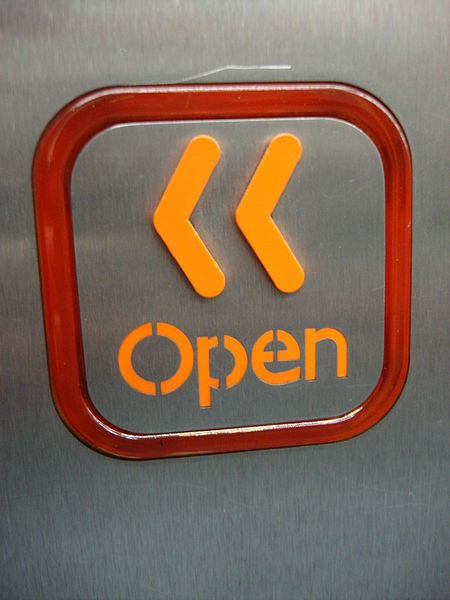 5. I pulsanti di apertura delle porte nella metro