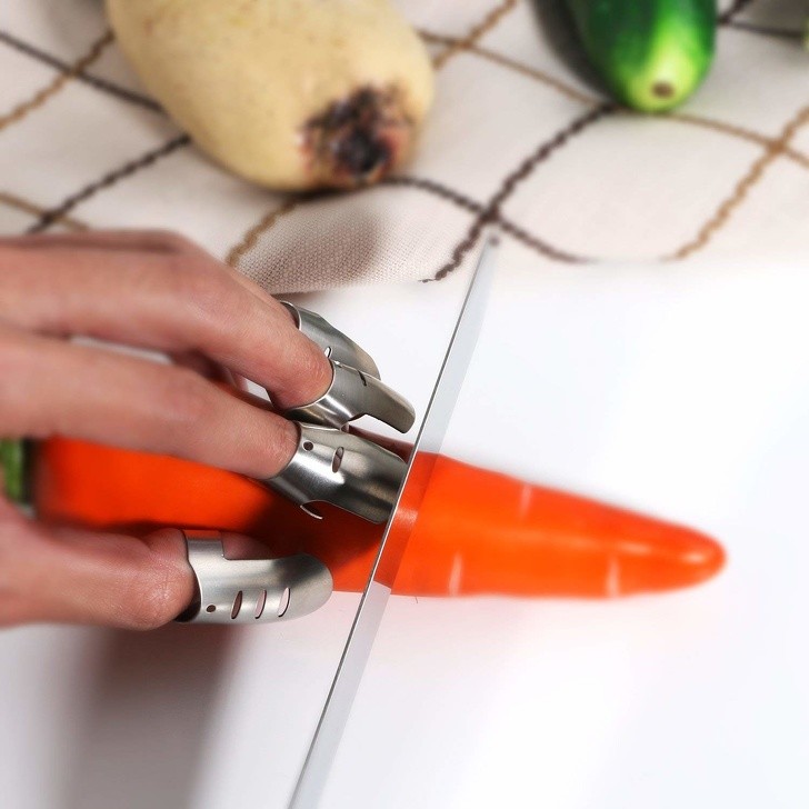 15. Protège-doigts pour couper les légumes !