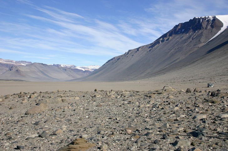 1. Op Antarctica heb je gebieden waar het al 2 miljoen jaar niet regent en sneeuwt