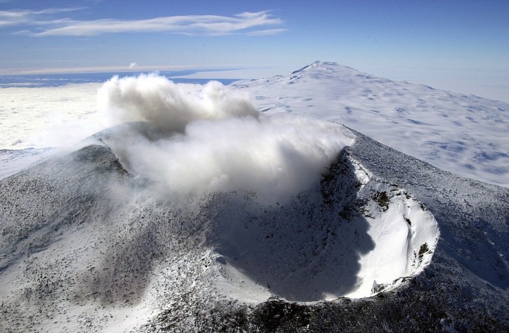 12. Mount Erebus is nog een van de meest actieve vulkanen op aarde