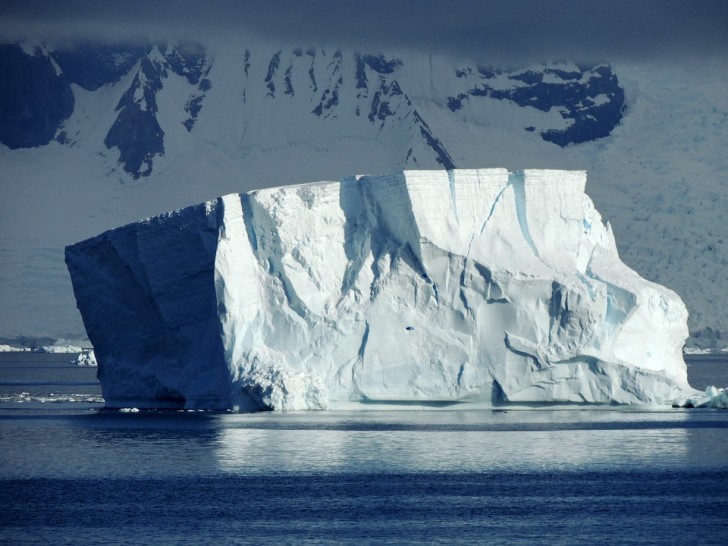 14. In 25 Jahren hat die Antarktis 3 Billionen Tonnen Eis verloren.