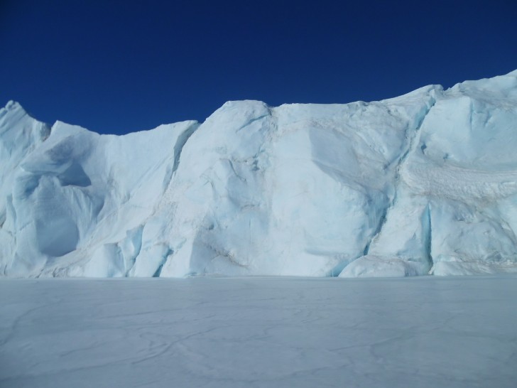 4. Op Antarctica is de gemiddelde dikte van een ijskap 1,6 km.