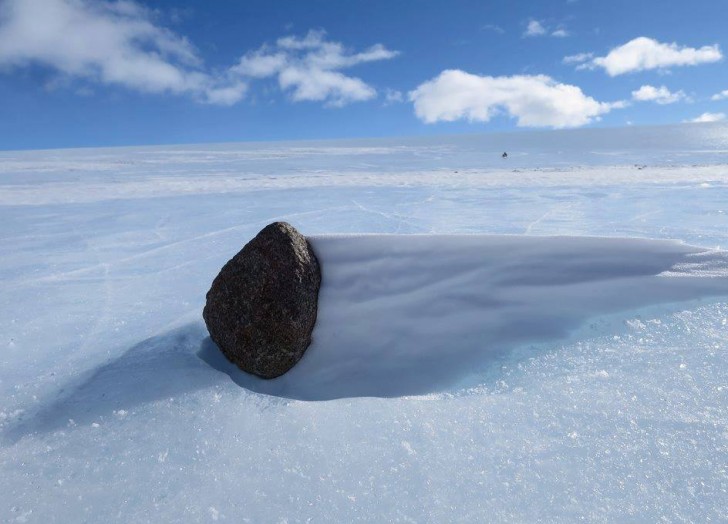 7. Sur le territoire antarctique, il est plus facile de trouver les restes des météorites tombées de l'espace.