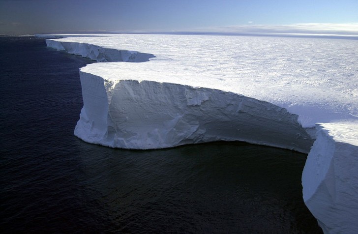 8. Der größte jemals aufgezeichnete Eisberg war größer als der jamaikanische.