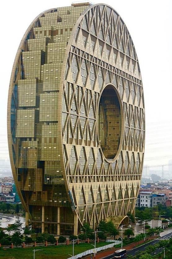 3. Grattacielo circolare a Guangzhou, in Cina,