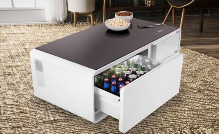 9. Une table basse avec réfrigérateur intégré : pour les apéritifs les plus paresseux !