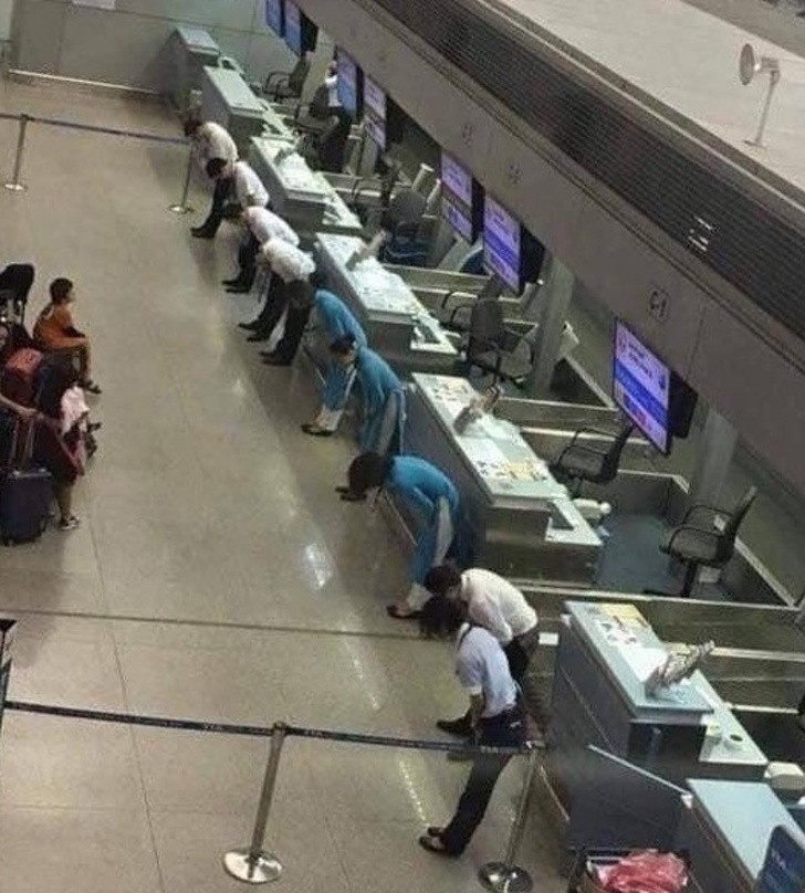 1. Entschuldigung nach einer Flugverspätung durch das Personal einer japanischen Fluggesellschaft