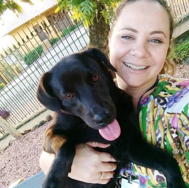 Suelen had bought a new blanket for her dog, Lana. She had placed the blanket in Lana's kennel to make it warmer and more comfortable.