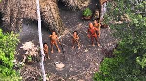 8. Im Bundesstaat Roraima, Brasilien, lebt der Stamm der Moxatetéu. In den 90er Jahren entdeckt, ist nur noch sehr wenig über diese indigene Bevölkerung bekannt, die derzeit aufgrund des illegalen Goldabbaus ernsthaft gefährdet ist.